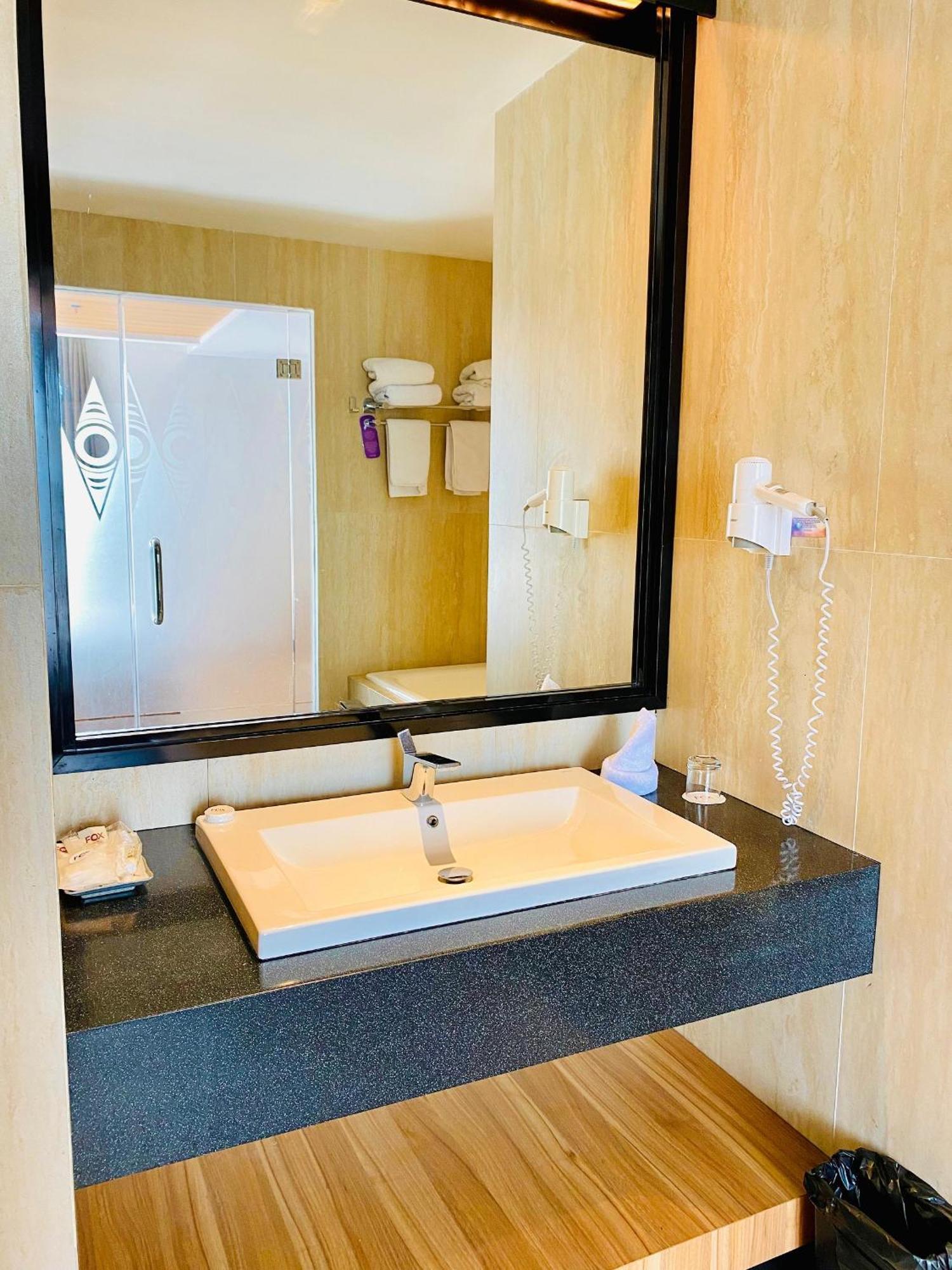 Fox Hotel Jayapura Ngoại thất bức ảnh